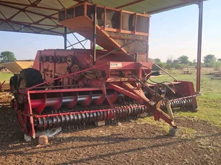 2 x 6 ry 3 voet ASM grondboontjie plukkers te koopGoeie toestand Kom met n klomp ekstra parte saam