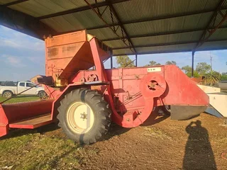 2 x 6 ry 3 voet ASM grondboontjie plukkers te koopGoeie toestand Kom met n klomp ekstra parte saam