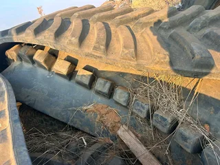 Challenger 865 tracks25 duimBaie goeie toestand