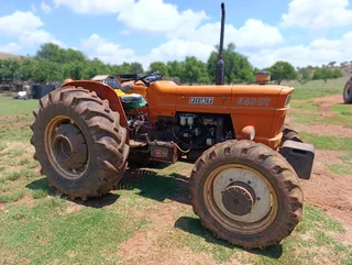 Fiat 650 DT Alles op trekker werk  Jaar model en ure onbekend