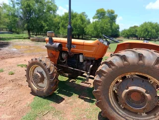 Fiat 650 DT Alles op trekker werk  Jaar model en ure onbekend