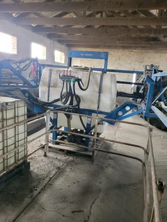 Quantum spuit 18m boom 1000L