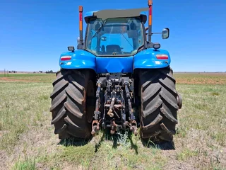 2x New Holland T80402009 en 2010 modelAltwee het &#43;- 7700 ure op