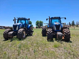 2x New Holland T80402009 en 2010 modelAltwee het &#43;- 7700 ure op