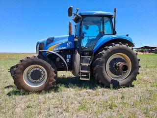 2x New Holland T80402009 en 2010 modelAltwee het &#43;- 7700 ure op