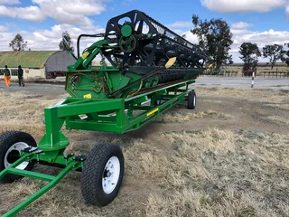 25vt John Deere 9252009 modelBaie goeie toestandR 220 000 + btw 25vt TafelkarSplinternuut