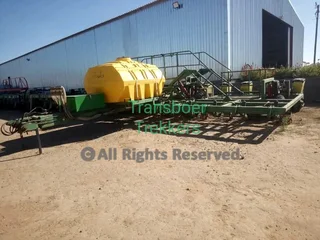 Prys verlaag !!12 ry 91 John Deere 2117 no till planter op  balk R410 000+ btw