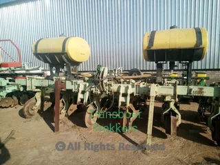 Prys verlaag !!Orthman 6 ry 91 striptil het John Deere 1750 planter op R360 000+ btw