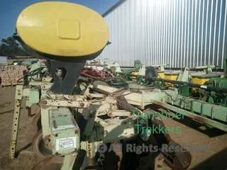 Prys verlaag !!Orthman 6 ry 91 striptil het John Deere 1750 planter op R360 000&#43; btw
