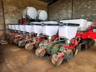 Prys verlaag !!2023 Massey Ferguson planter 16 ry 76Net 600 Ha gewerkMet entegra skerm