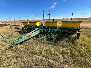 Prys verlaag !!8ry 91 John Deere 1750 planter Met feedcups en kunsmis bakke