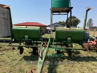 2 x 2ry 7ft John Deere 7000 plantersKorrelkunsmis