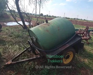 1000 liter Dieselkar met handpomp