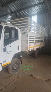 2021 Isuzu NPS 300 4×4105 000kmKom met beesraam