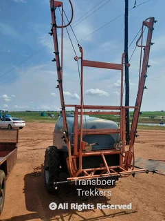 2000L 14m boom Spuit met Jacto pomp