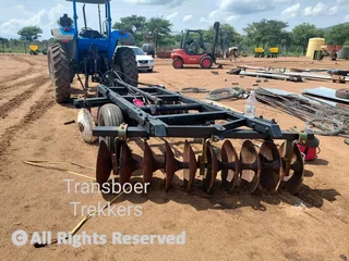 20 skottel John Deere hidroliese dis met nuwe bearings, nuwe pype, nuwe silinderSkottels nog 90%