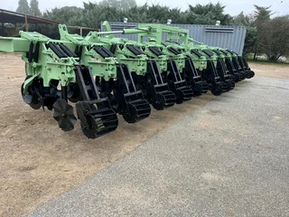 Orthman 12 ry .76Nuwe bearings, sny coulters en nuwe skare