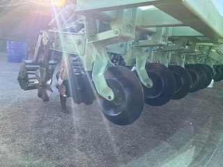 Orthman 12 ry .76Nuwe bearings, sny coulters en nuwe skare