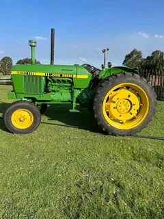1981 John Deere  2040Onbekende kilos met hydraulics en meganies in goeie werkende toestand