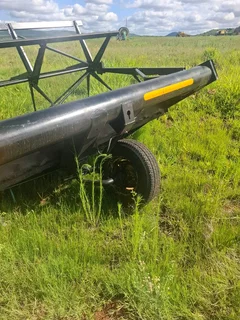 2 x 6m Macdon platsnyersBaie goeie toestand