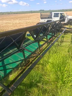 2 x 6m Macdon platsnyersBaie goeie toestand