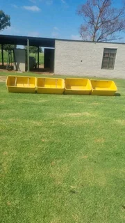 8 x kunsmisbakke met hul wurmsR1500 + btw elk