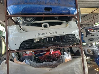 Renault Clio 4  Back Bumper 2015 2016 2017 2018 2019 2020 Model
