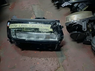 TOYOTA LANDCRUISER LC300 RIGHT NORMAL HEADLIGHT 2022 2023 2024 MODEL