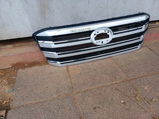 TOYOTA LAND CRUISER LC300 FRONT GRILL 2022 2023 2024  MODEL