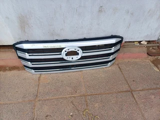 TOYOTA LAND CRUISER LC300 FRONT GRILL 2022 2023 2024  MODEL