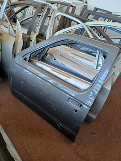 BMW X5 E70 FRONT RIGHT DOOR 2007 2008 2009 2010 2011 2012 2013 2014 2015 MODEL