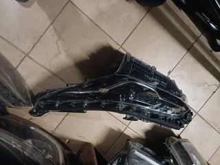 TOYOTA FORTUNER LEFT HEADLIGHT 2021 2022 MODEL