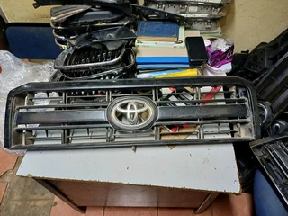 TOYOTA LAND CRUISER BAKKIE 70 76 77 78 79 SERIES FRONT GRILL