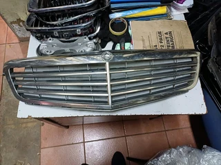 Mercedes Benz C Class W204 W212 Preface Front Grill