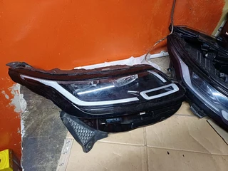 Land Rover Range Rover Velar Right Xenon Led Matrix Headlight 2015 2016 2017 2018 2019 2020  Model