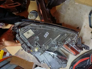 VW TOUAREG LEFT XENON LED HEADLIGHT 2015 2016 2017 MODEL