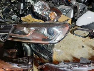 VW TOUAREG LEFT XENON LED HEADLIGHT 2015 2016 2017 MODEL