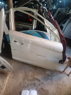 JAGUAR E-PACE X540 FRONT LEFT DOOR 2017 2018 2019 2020 2021 2022 2023 2024 MODEL