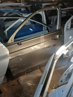 VW TRANSPORTER T5 T6 CARAVELLE FRONT LEFT DOOR 2010 2011 2012 2013 2014 2015 MODEL