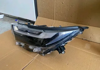 TOYOTA RAV 4 LEFT LED HEADLIGHT 2022 2023 2024 2025 MODEL