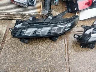 TOYOTA STARLET CROSS LEFT LED HEADLIGHT 2024 2025 MODEL