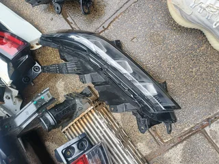 TOYOTA STARLET CROSS LEFT LED HEADLIGHT 2024 2025 MODEL