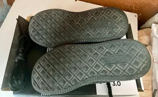 NOW SELLING BATHU JOURNEY 3.0 SNEAKERS SIZE 3