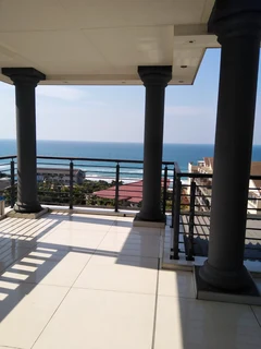 Holiday Letting- Beach Apartment with private entertainment deck Winklespruit  R1450 per nigh