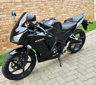 2015 Honda CBR300R - URGENT SALE!!!