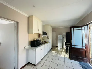 Single room in a two bedroom flat in Summerst