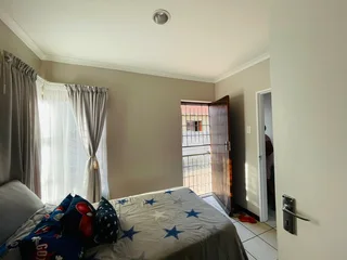 Single room in a two bedroom flat in Summerst