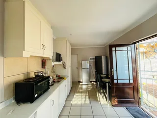 Single room in a two bedroom flat in Summerst