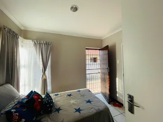 Single room in a two bedroom flat in Summerst