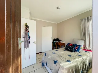 Single room in a two bedroom flat in Summerst